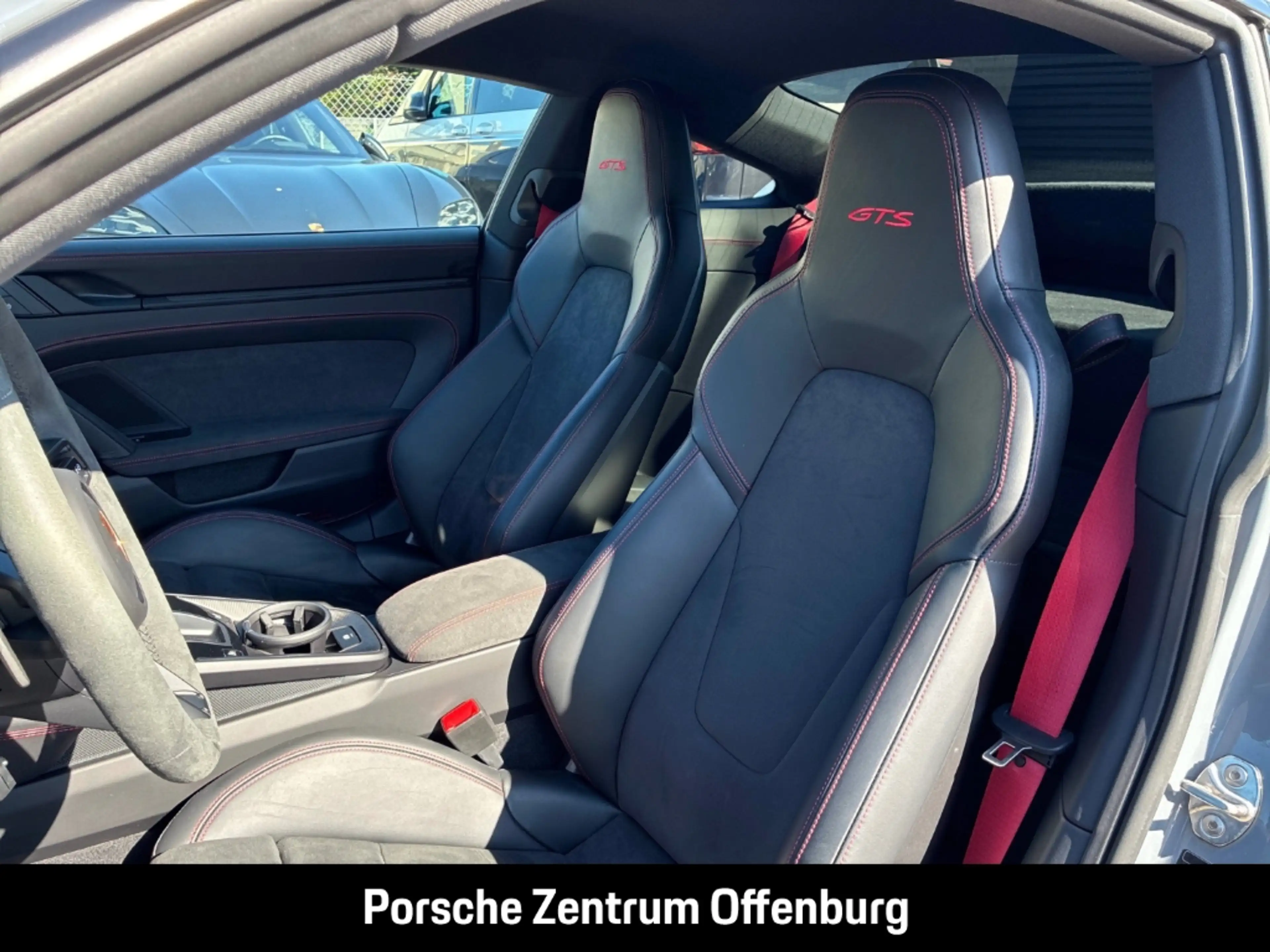 Porsche 992 (911) Carrera 4 GTS — photo 5