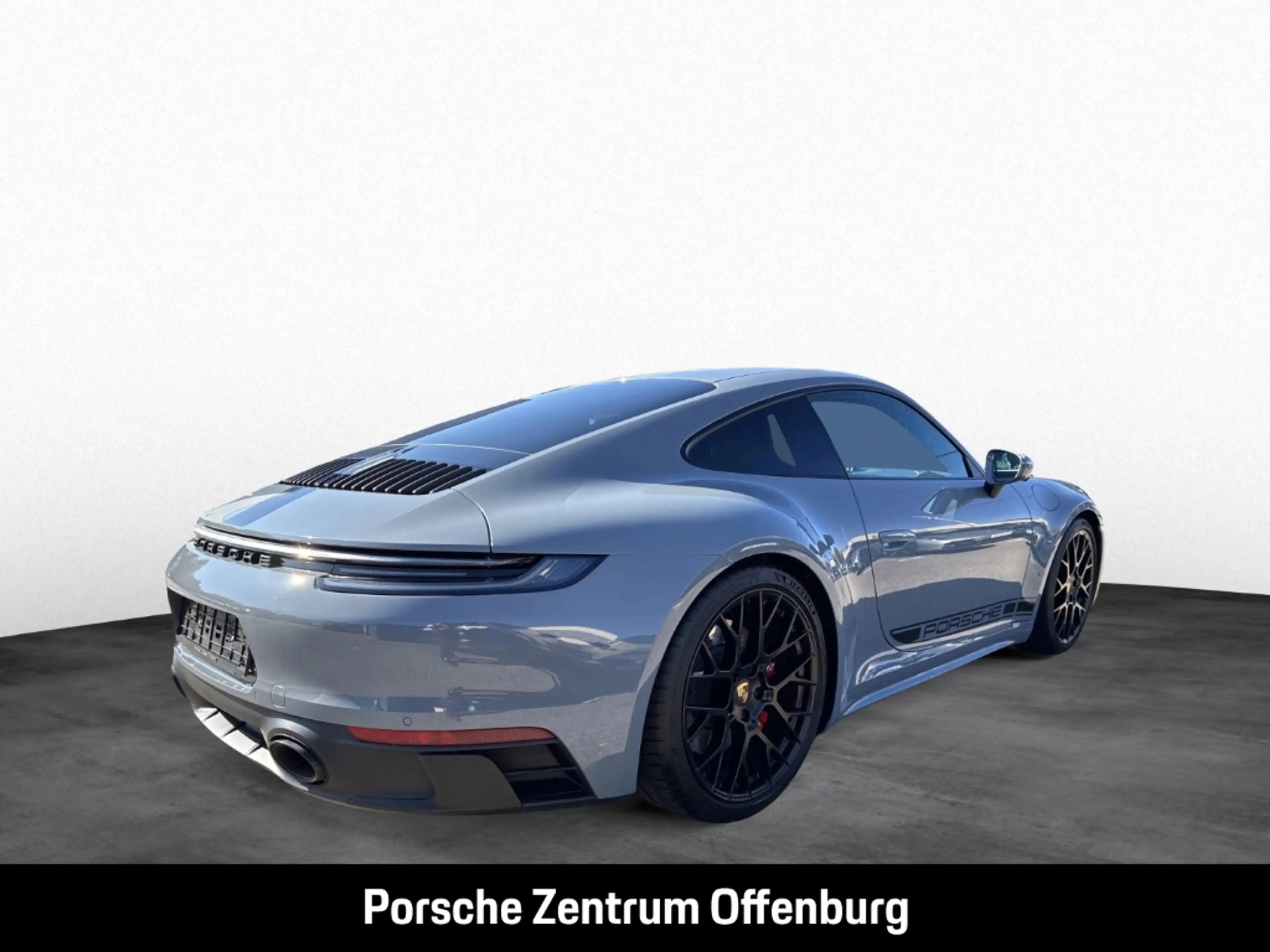Porsche 992 (911) Carrera 4 GTS — photo 8