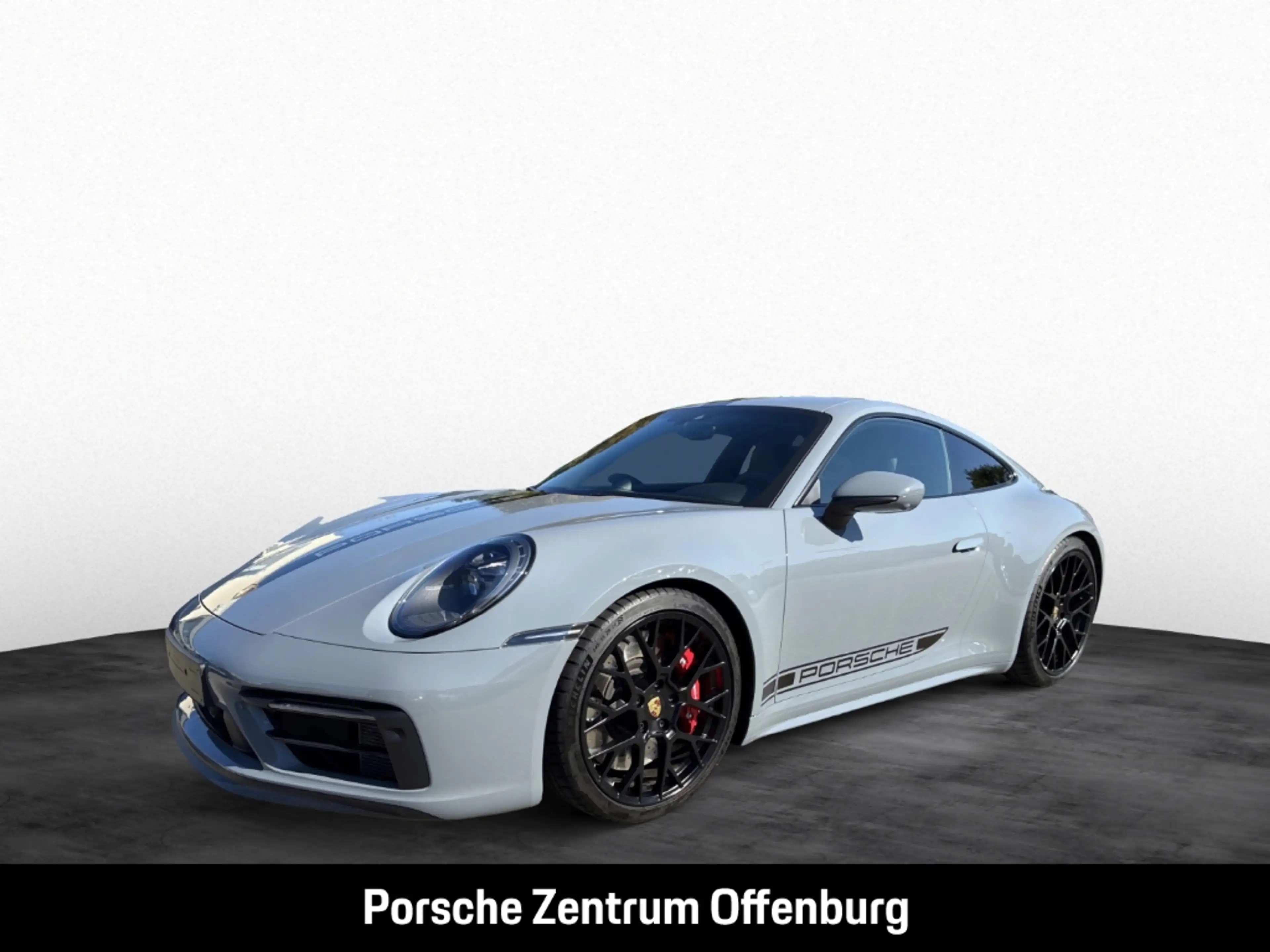 Porsche 992 (911) Carrera 4 GTS