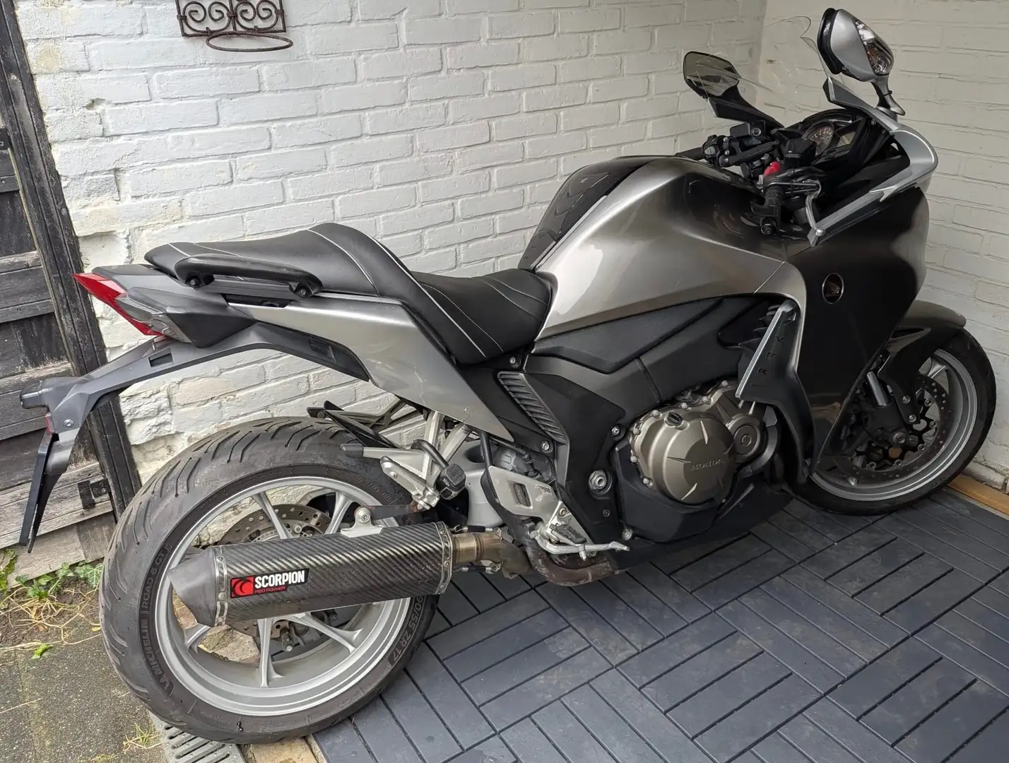 Honda VFR 1200 F - 1