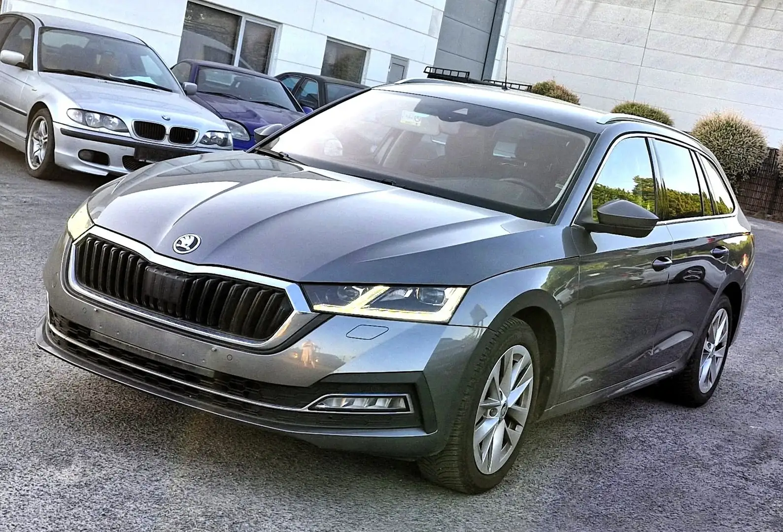 Skoda Octavia 1.0TSI eTec Clever AUTOMAAT LEDER VIRTUAL COCKPIT Grijs - 1