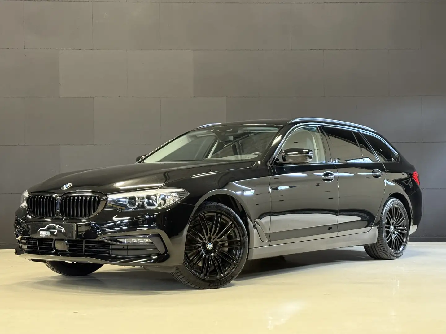 BMW 520 5-serie Touring 520i High Executive Edition | Appl Zwart - 1