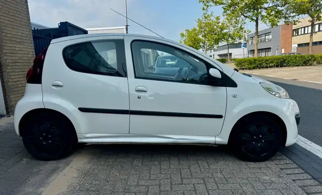Peugeot 107 view 14