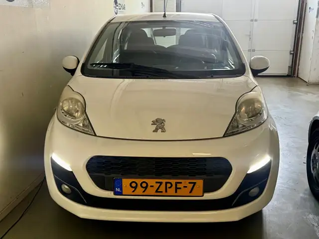 Peugeot 107 view 5