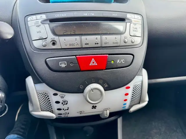 Peugeot 107 view 3