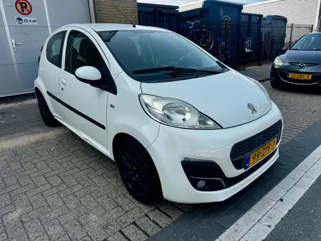 Peugeot 107 view 6