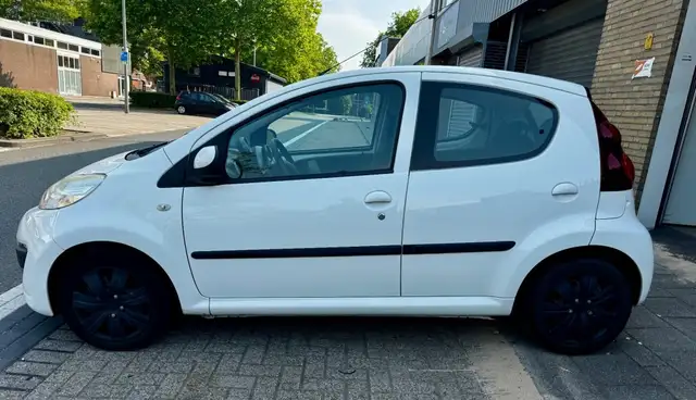 Peugeot 107 view 15