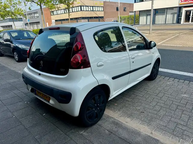 Peugeot 107 view 7
