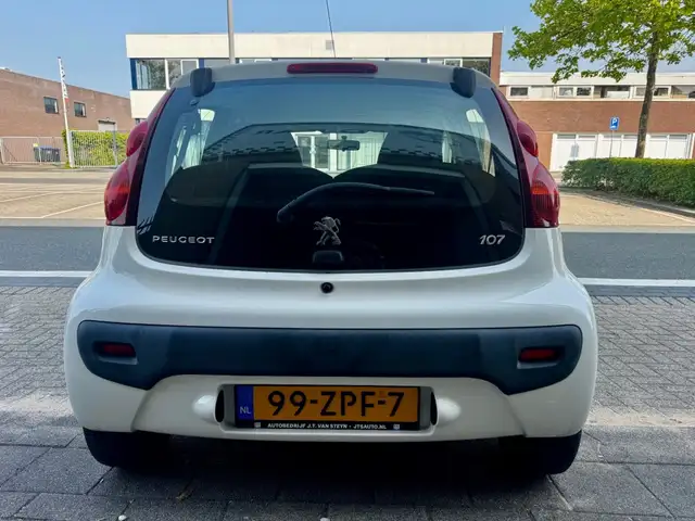 Peugeot 107 view 8