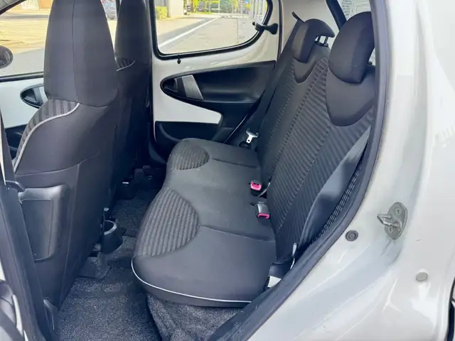 Peugeot 107 view 13