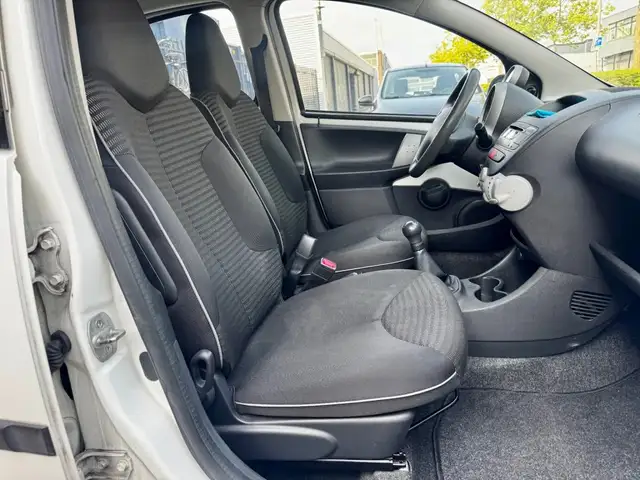 Peugeot 107 view 10