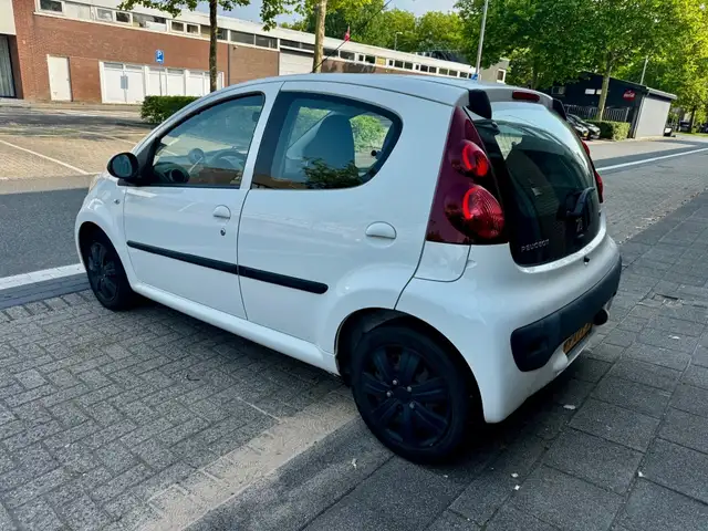 Peugeot 107 view 9