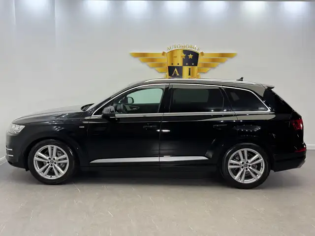 Audi Q7 view 7