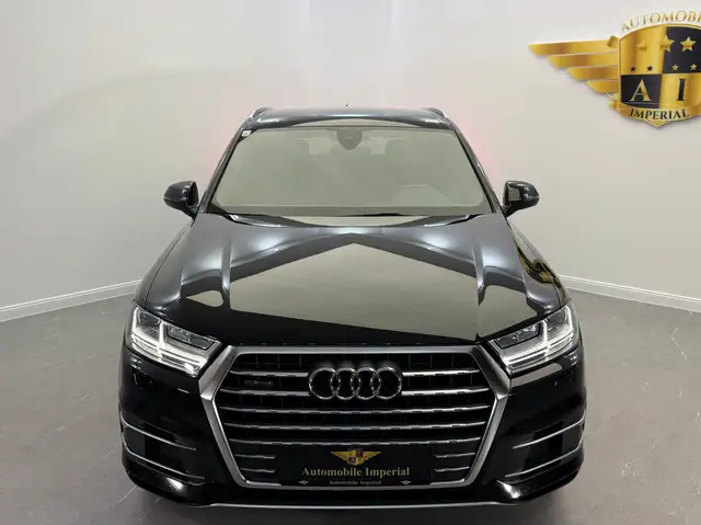 Audi Q7 view 5