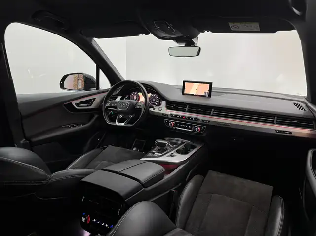 Audi Q7 view 9