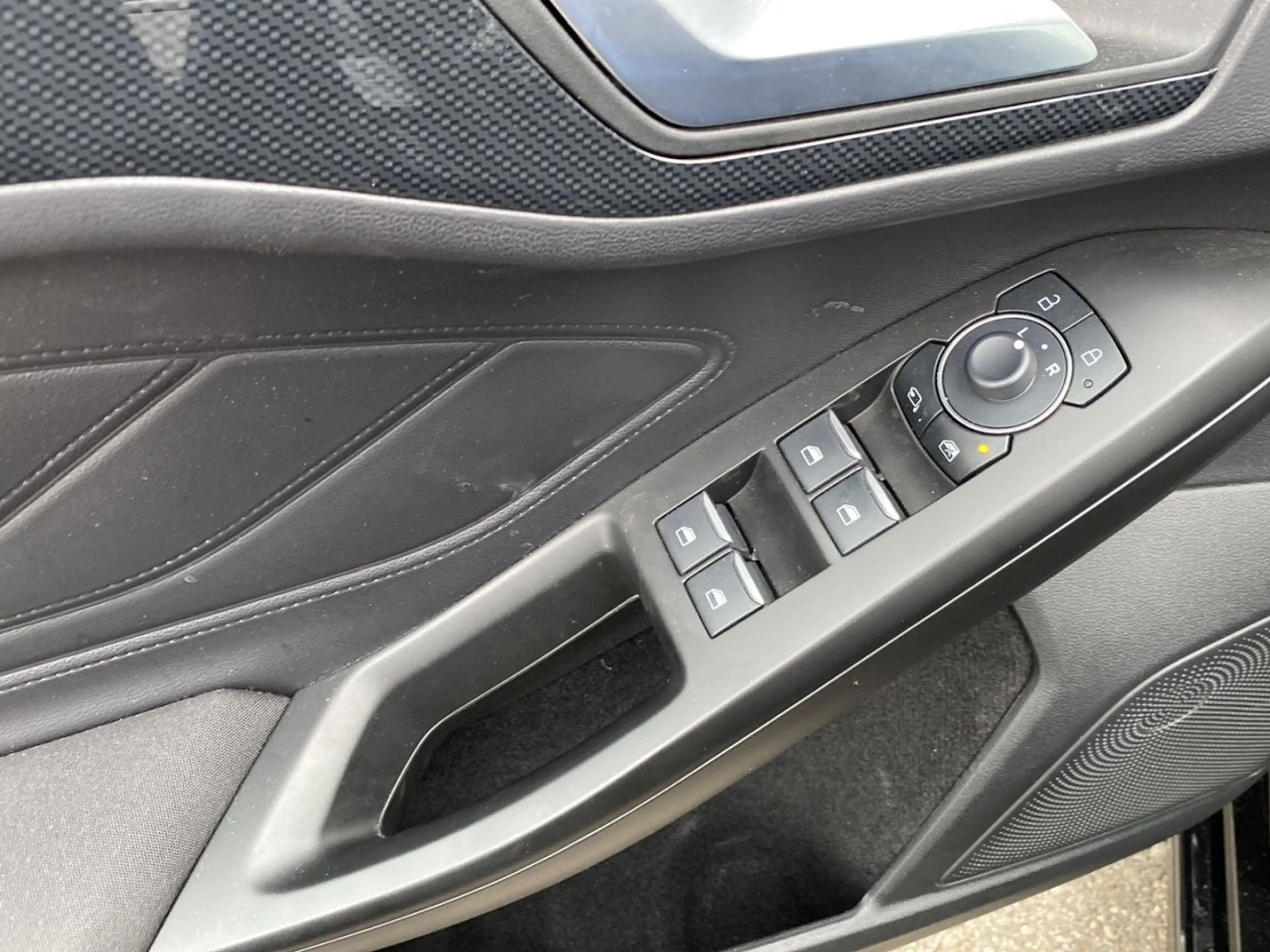 Ford Focus ST-Line X Bluetooth Navi LED Klima — photo 9
