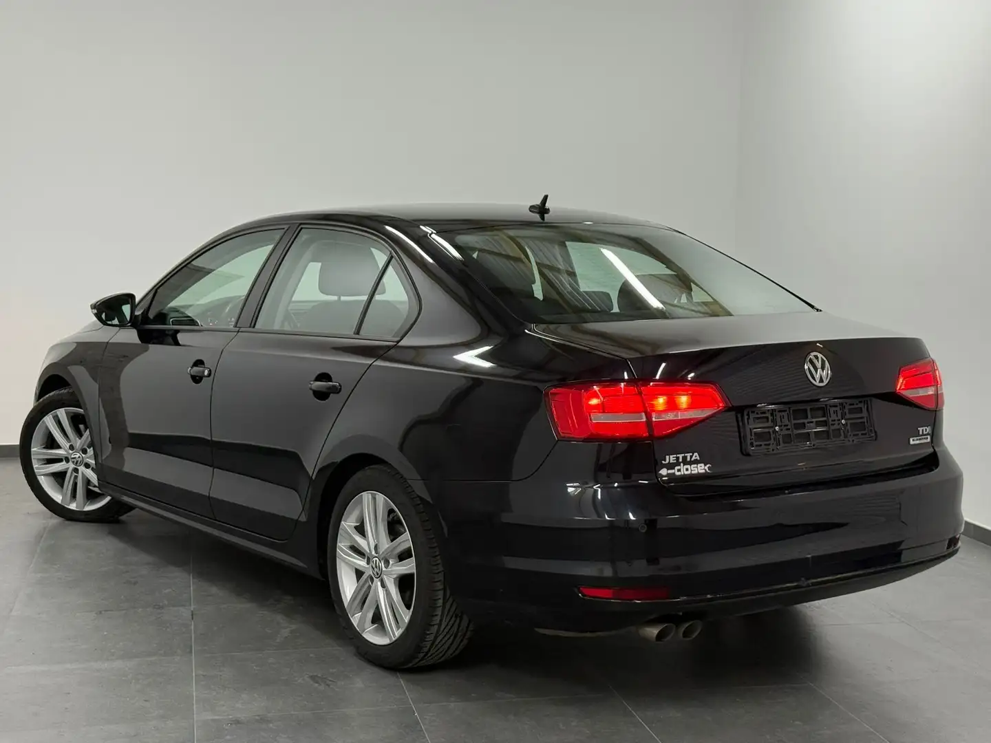Volkswagen Jetta 2.0 CR TDi - 1erMain - Airco - Euro 6b - Carnet Noir - 2