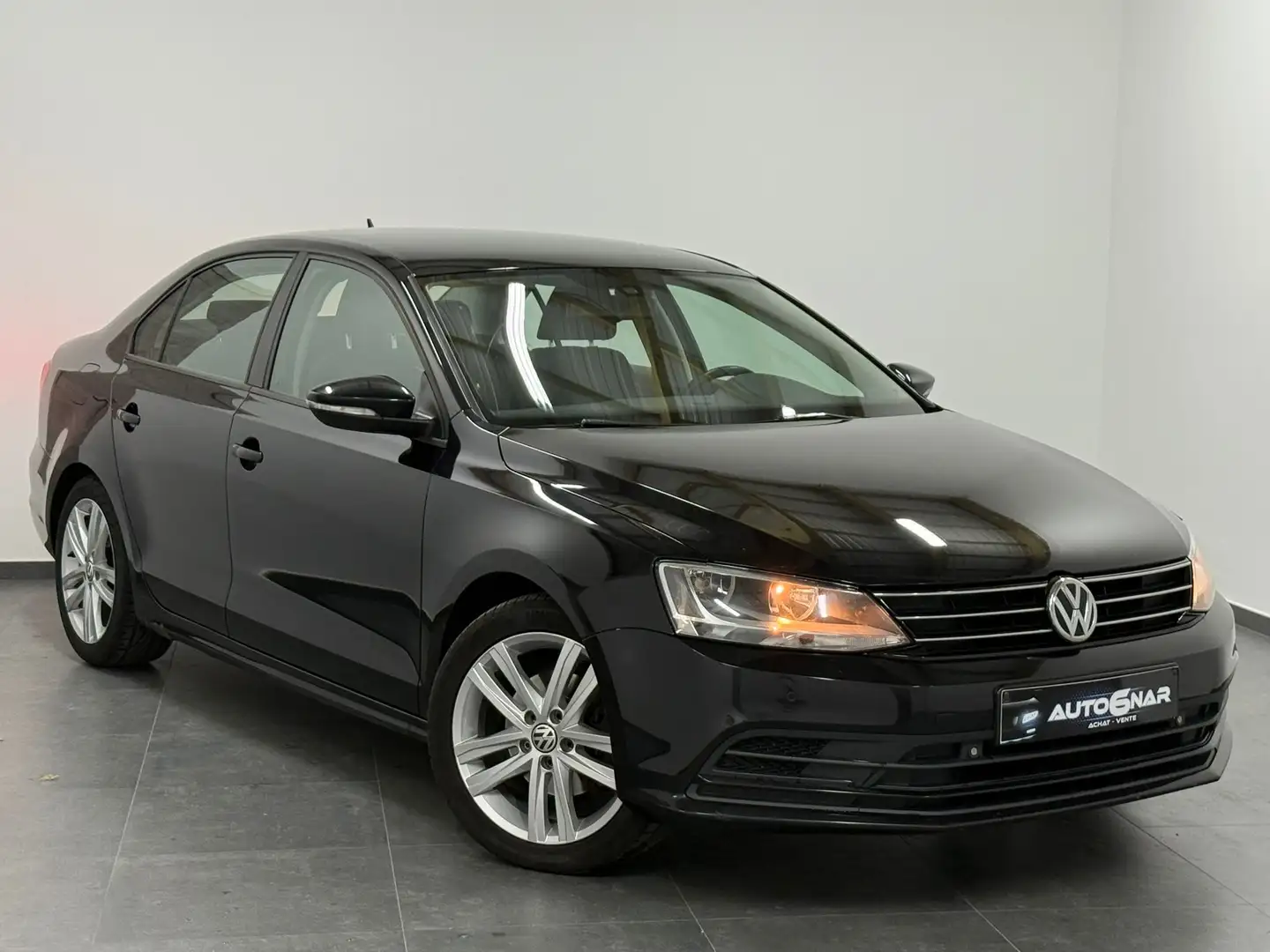 Volkswagen Jetta 2.0 CR TDi - 1erMain - Airco - Euro 6b - Carnet Noir - 1