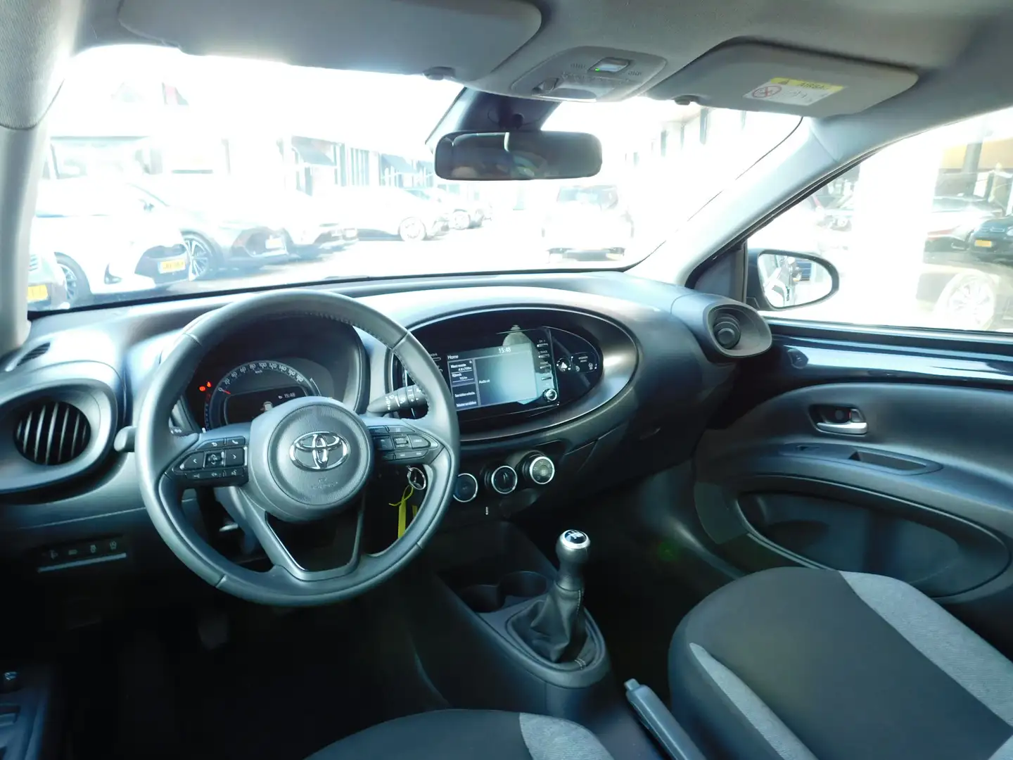 Toyota Aygo X 1.0 VVT-i MT Play | ACC | Achteruitrijcamera | Negro - 2