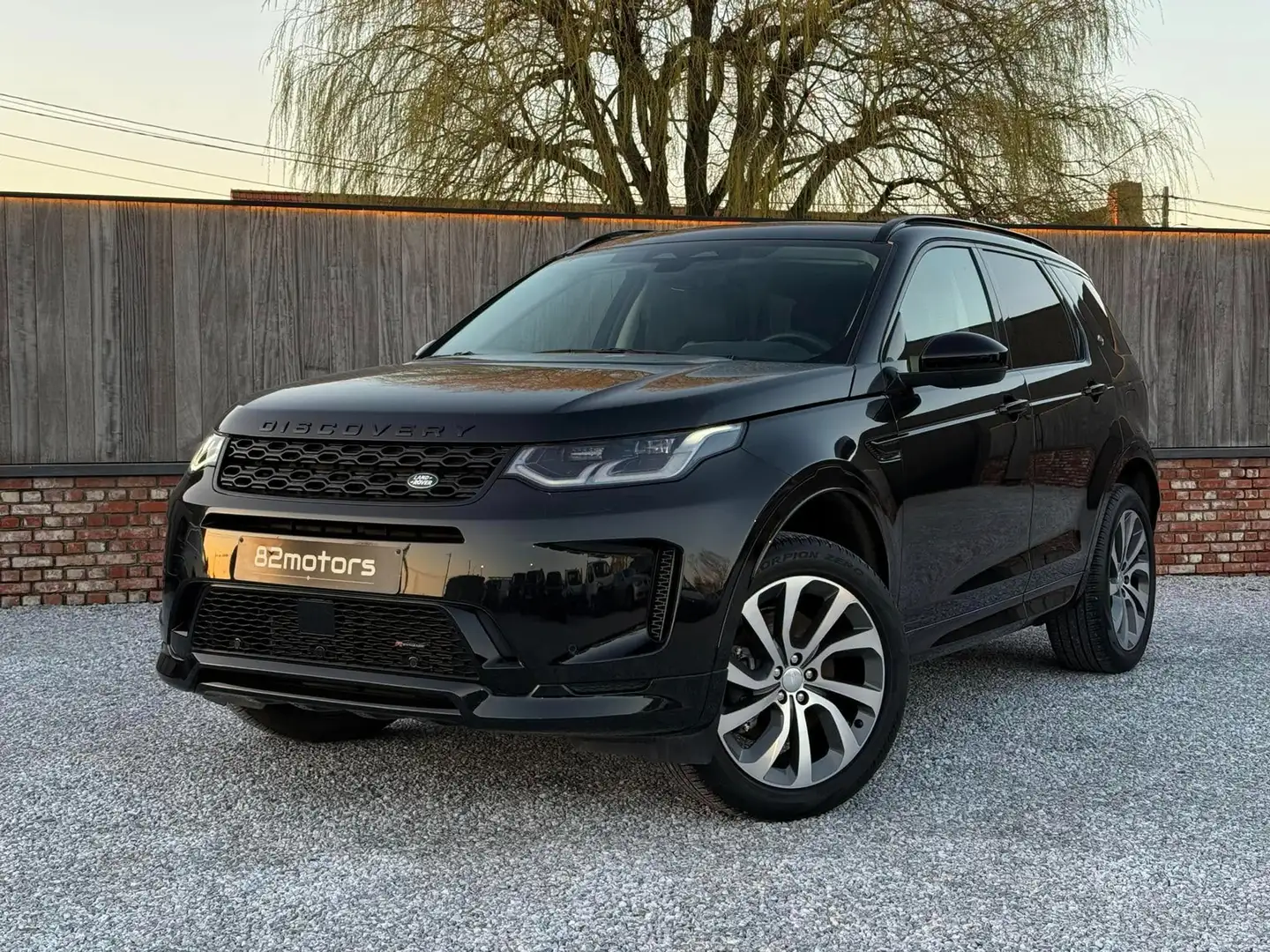 Land Rover Discovery Sport p300e Rdynamic SE/pano/leder/carplay/camera/led Schwarz - 1