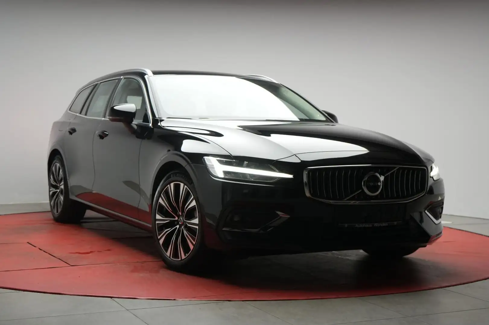 Volvo V60 B4 B DKG Plus Bright CarPlay/Leder/ACC/Kamer Schwarz - 1