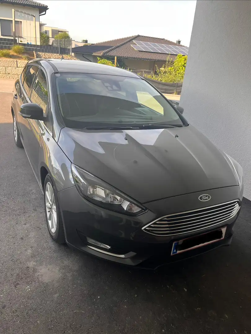 Ford Focus 1.5 TDCi Titanium Grau - 1
