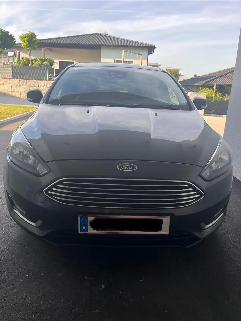 Ford Focus 1.5 TDCi Titanium Grau - 2