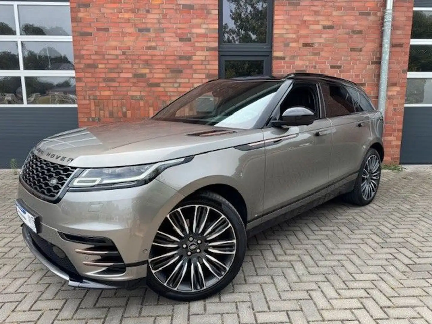 Land Rover Range Rover Velar VELAR 300 AWD HSE R DYNAMIC FIRST EDITION Grau - 1