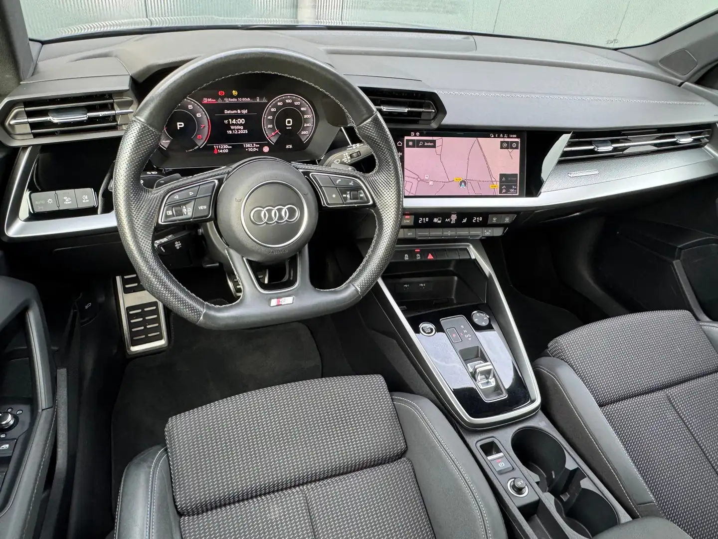 Audi A3 Sportback 30 TFSI S-line edition * Navigatie * Par Bleu - 2
