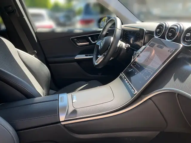 Mercedes-Benz GLC view 10
