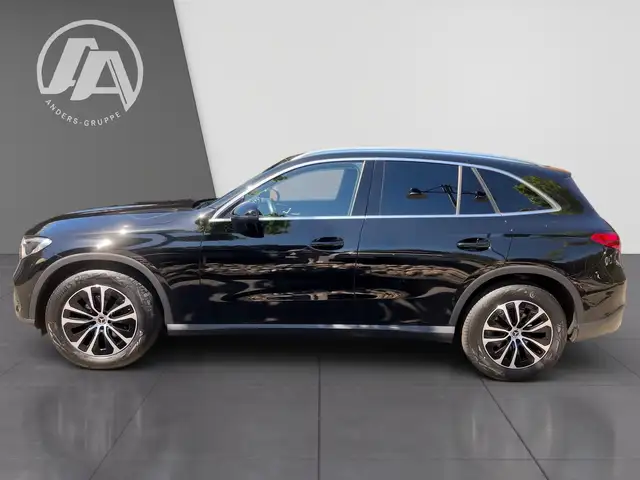 Mercedes-Benz GLC view 4