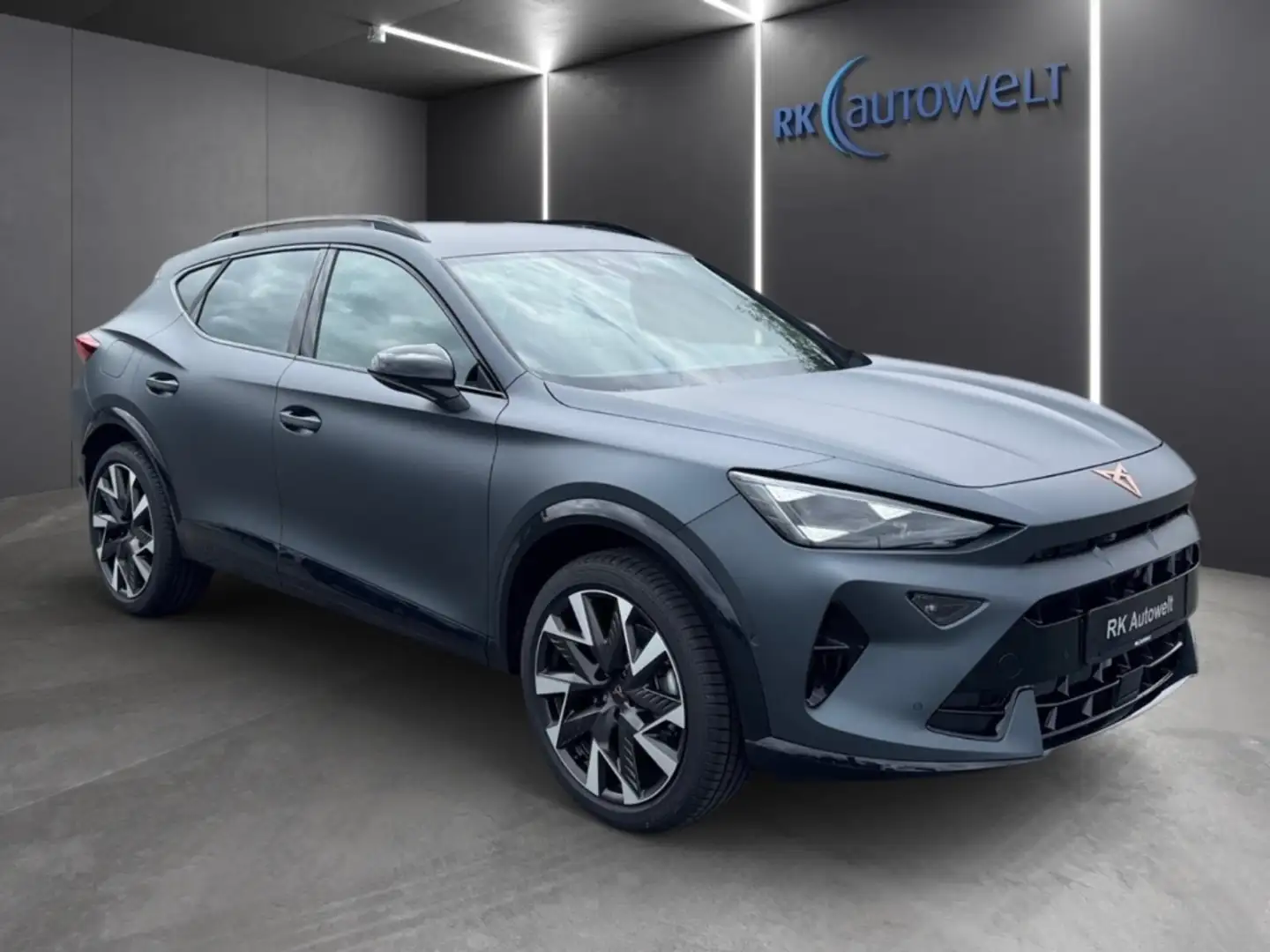 CUPRA Formentor 1.5 eTSI AHK Matrix 19'' XL-Paket 5JG. Gris - 2