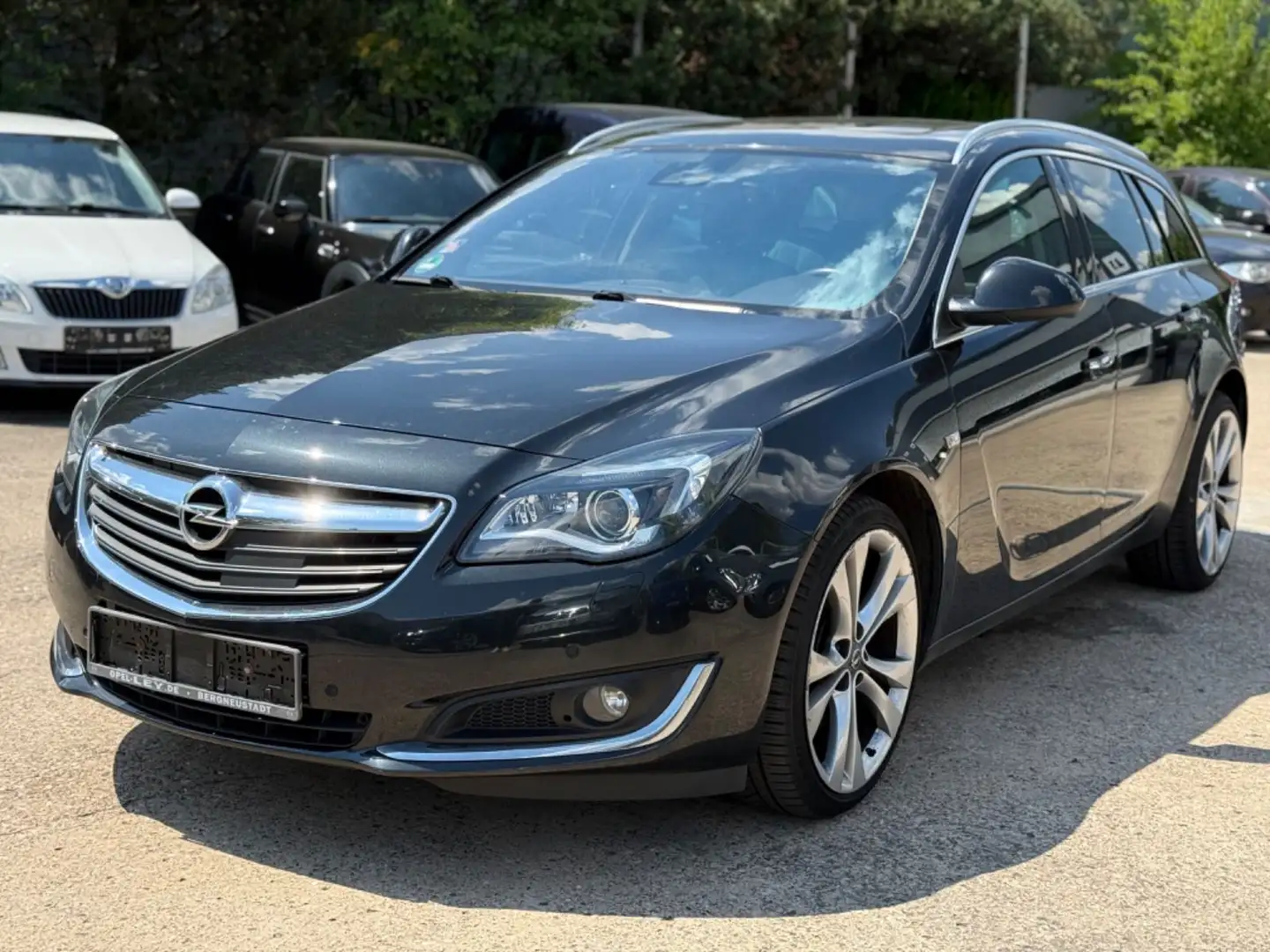 Opel Insignia Sports Tourer 4x4 für Export Schwarz - 1