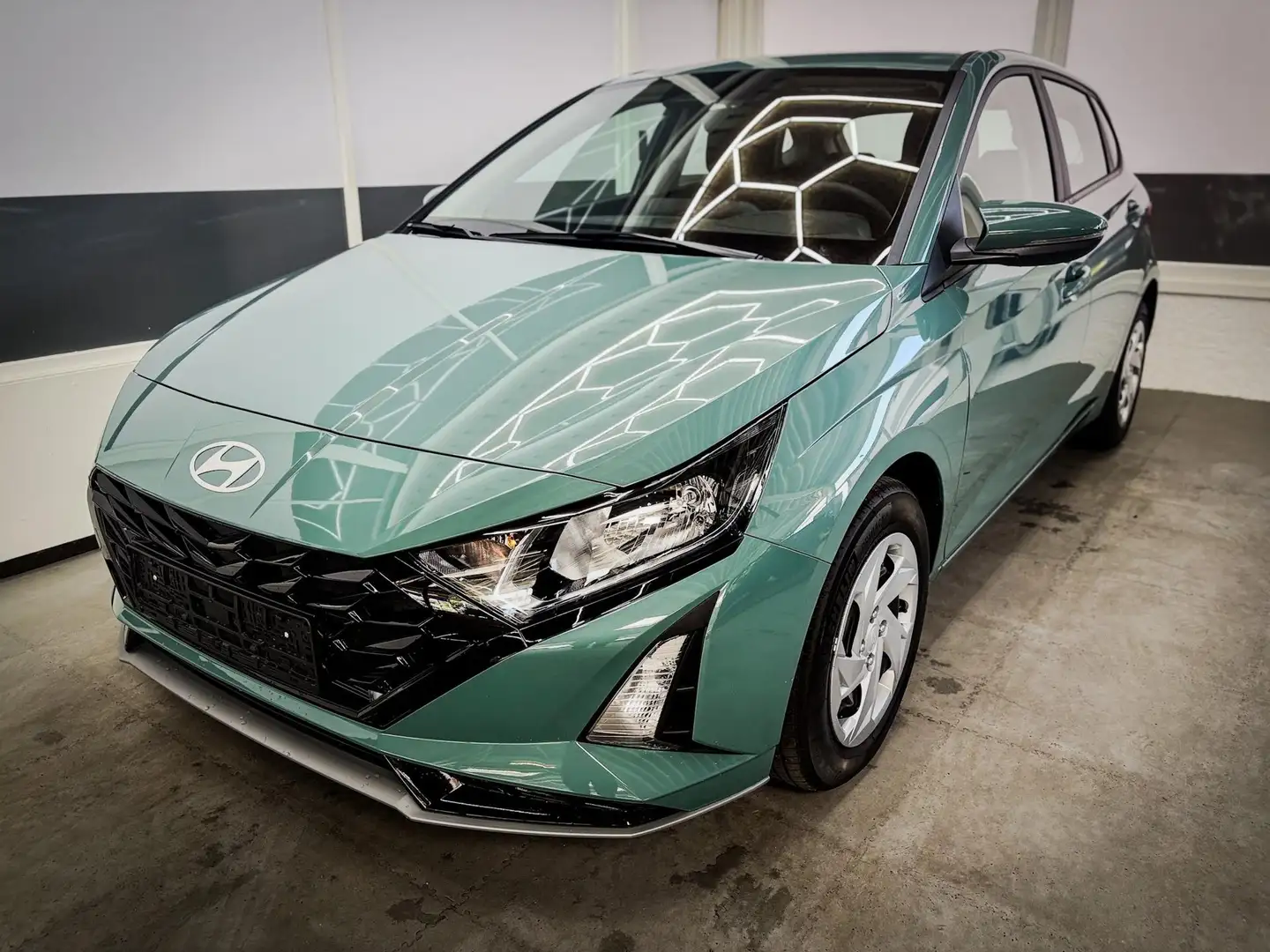 Hyundai i20 LIFE DCT NAVI WP RFK PDC 1.0 T-GDI DCT 66,2kW/9... Grün - 1