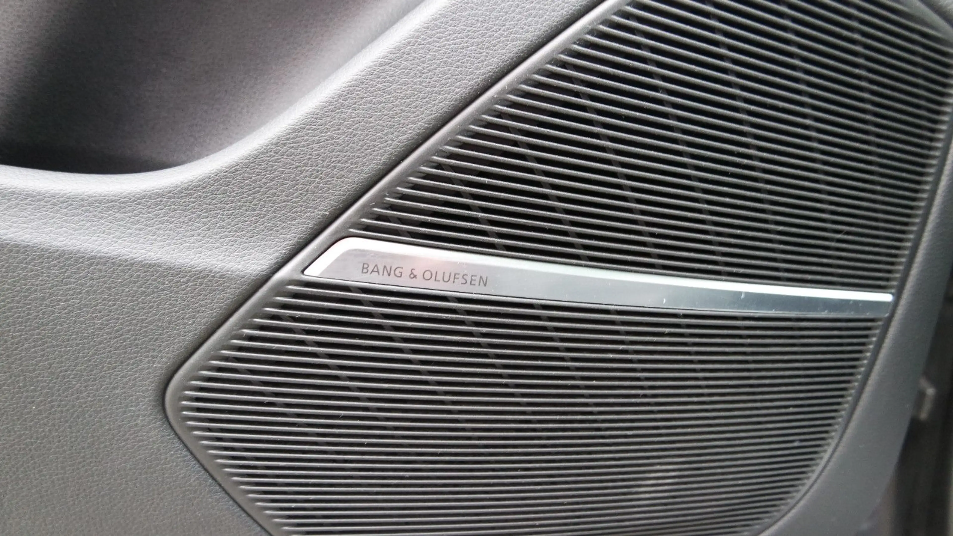 Audi SQ8 4.0 TDI quattro — photo 9
