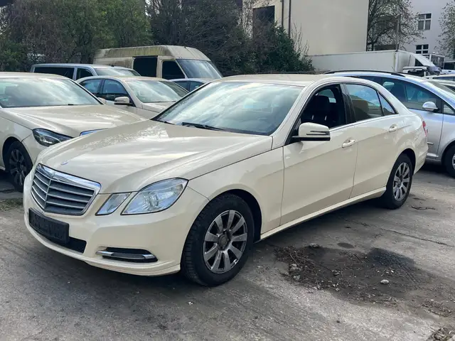 Mercedes-Benz E 200 CDI BlueEfficiency Limousine Euro 5 2013
