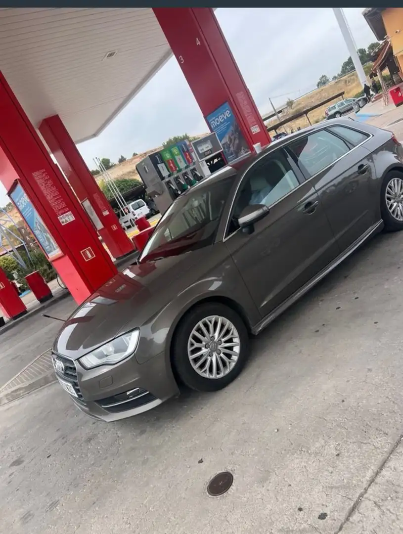 Audi A3 Sportback 1.6TDI ultra Adrenalin - 1