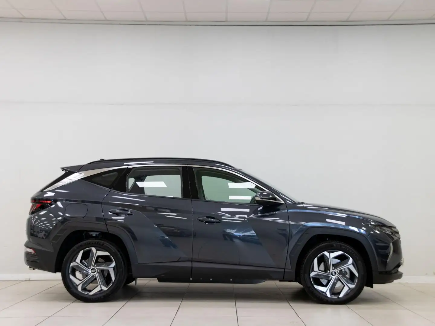Hyundai TUCSON 1.6 TGDI PHEV 195kW Maxx Auto 4X4 Gris - 2
