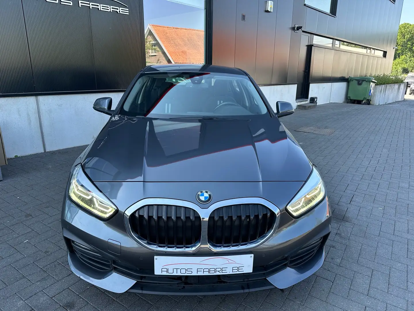 BMW 118 i 5 deurs GPS M -pack interior  112000 km Šedá - 2
