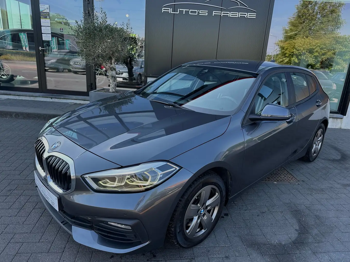 BMW 118 i 5 deurs GPS M -pack interior 112000 km Šedá - 1