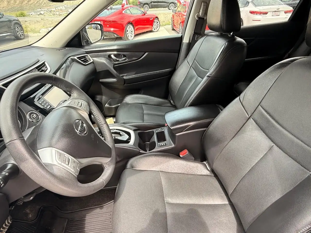 Nissan Rogue снимка Nissan Rogue