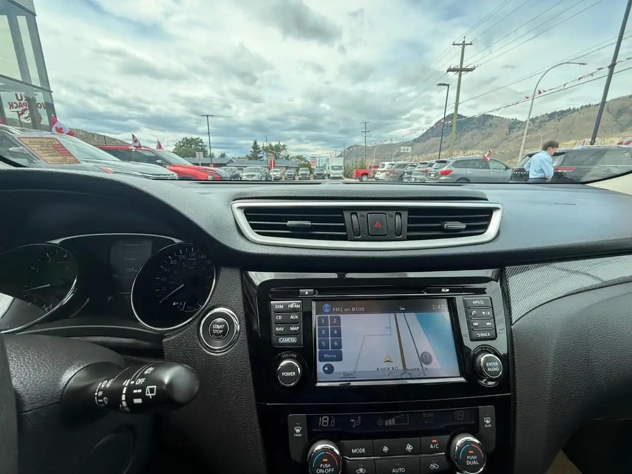 Nissan Rogue снимка Nissan Rogue