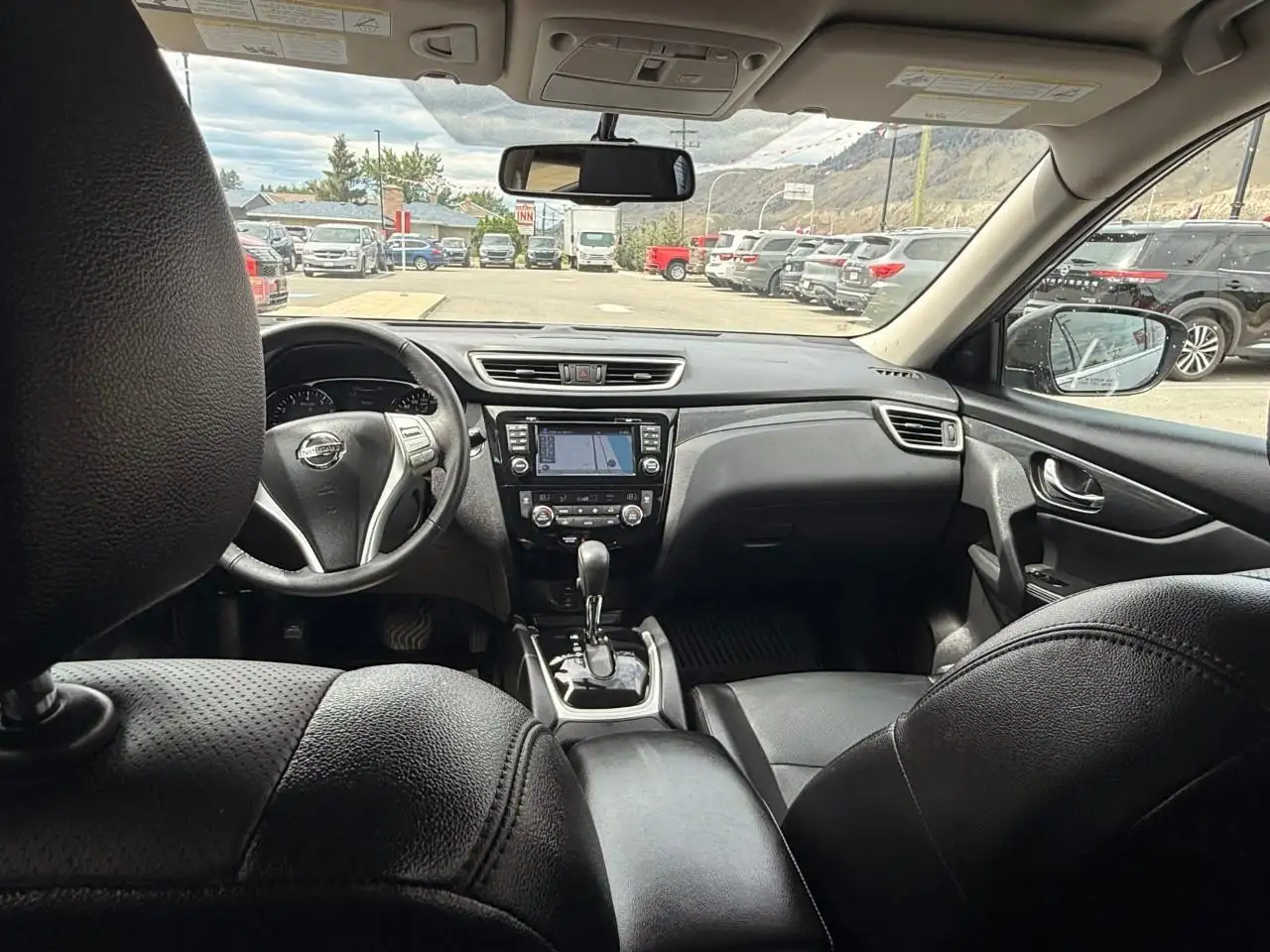 Nissan Rogue снимка Nissan Rogue