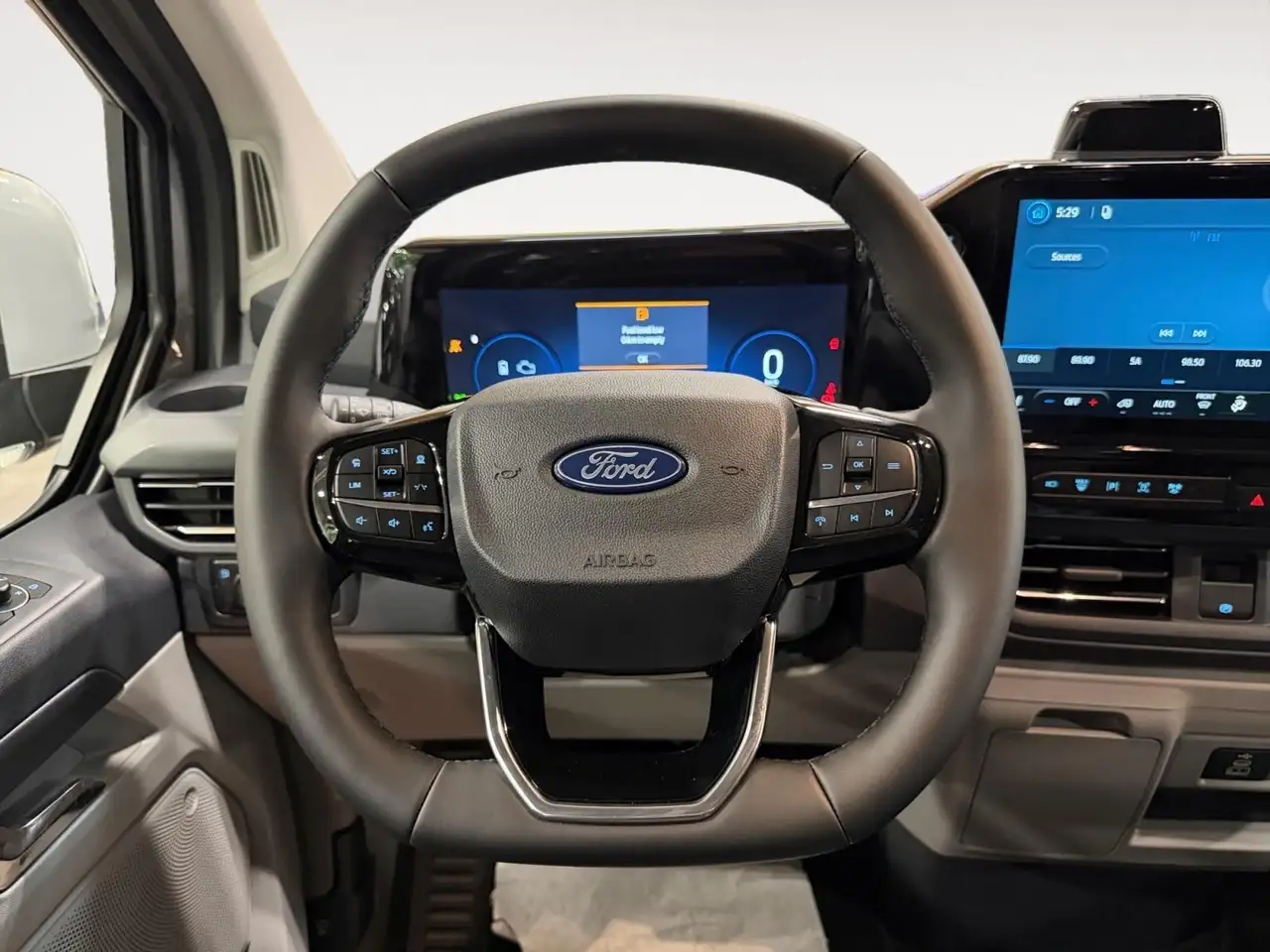 Ford Tourneo Custom 2026 — фото 11