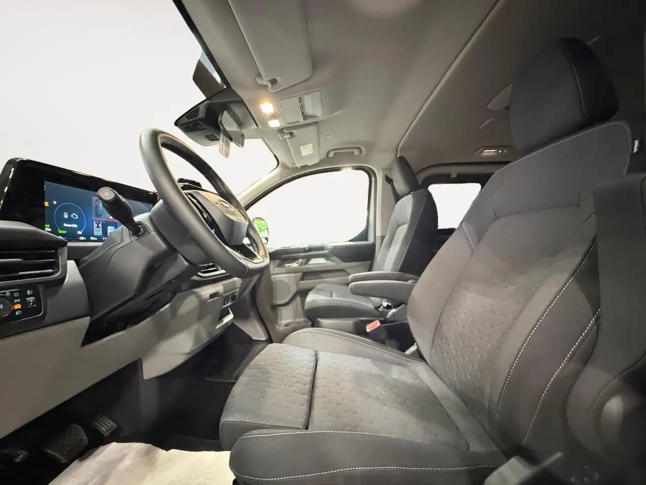 Ford Tourneo Custom 2026 — фото 9