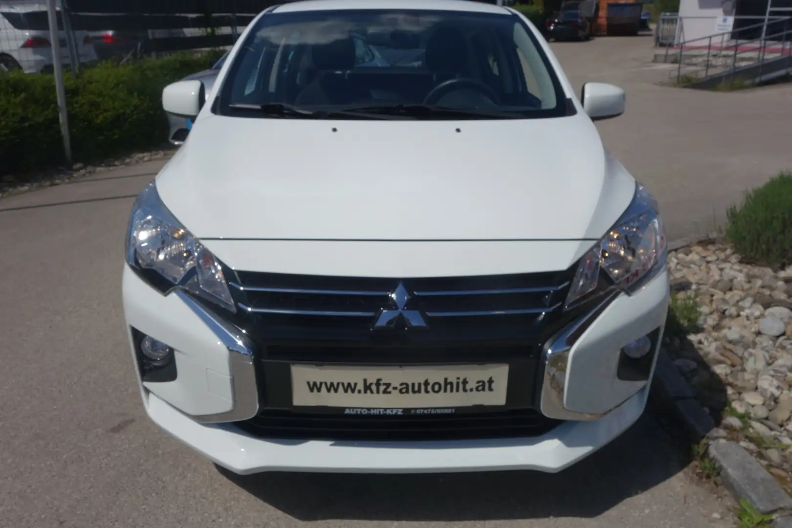 Mitsubishi Space Star 1,2 MIVEC Inform ***8 fach bereift*** Weiß - 2