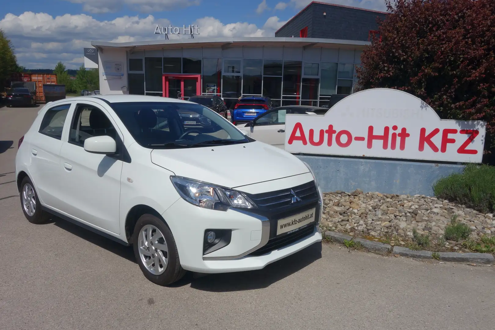 Mitsubishi Space Star 1,2 MIVEC Inform ***8 fach bereift*** Weiß - 1