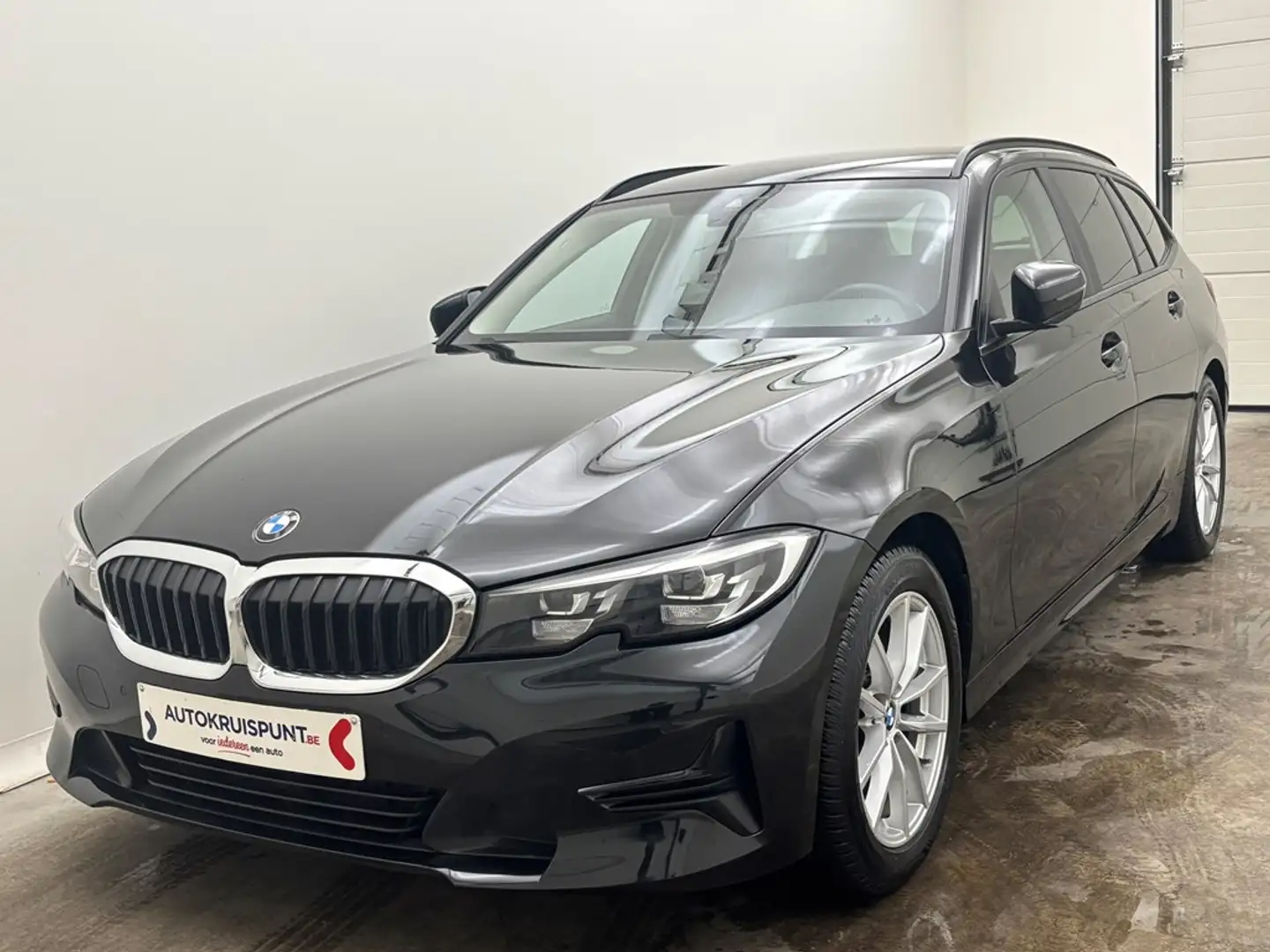 BMW 320i AUT. Leder GPS Dig.Airco Alu Led Zwart - 1