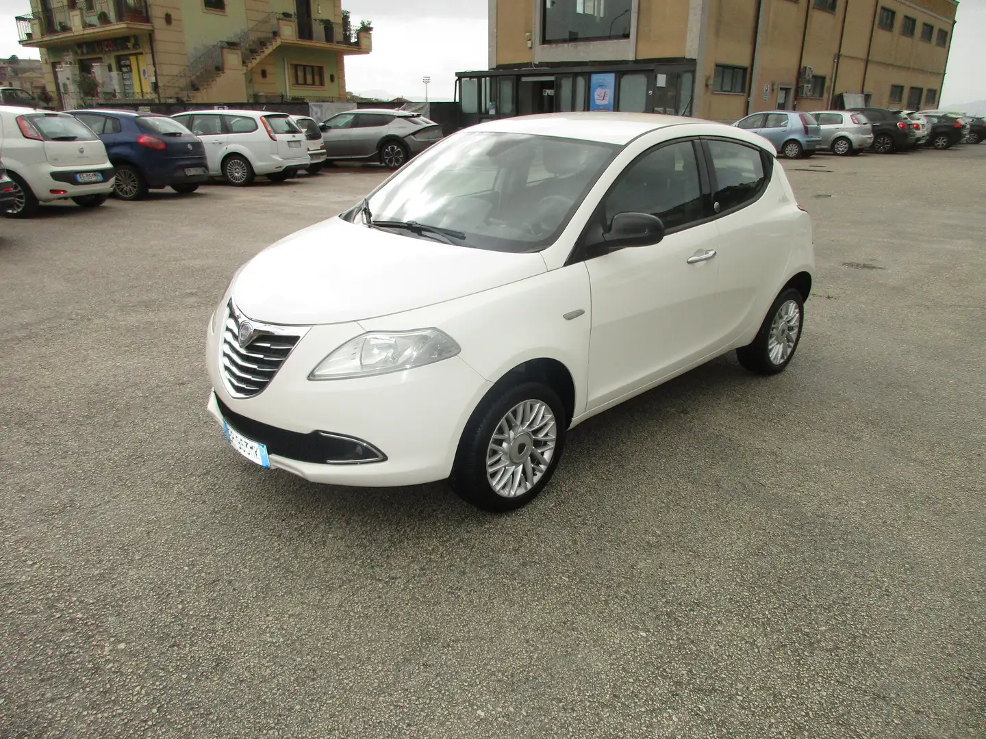 Lancia Ypsilon 0.9 t.air Gold ecochic metano 80cv GARANTITA FULL Bianco - 1
