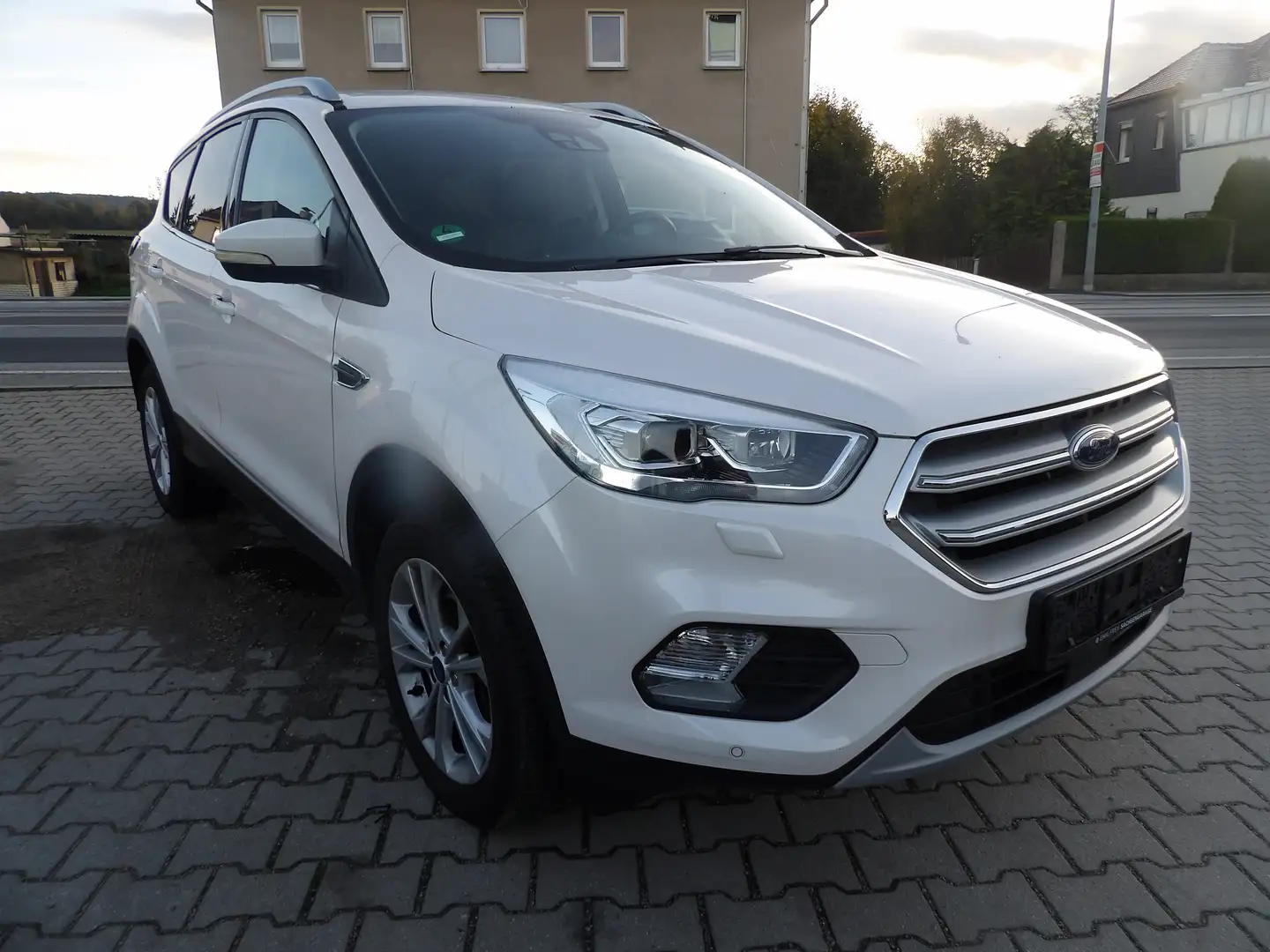 Ford Kuga Titanium, Allrad, Klima, Navi, HU-AU NEU Weiß - 1